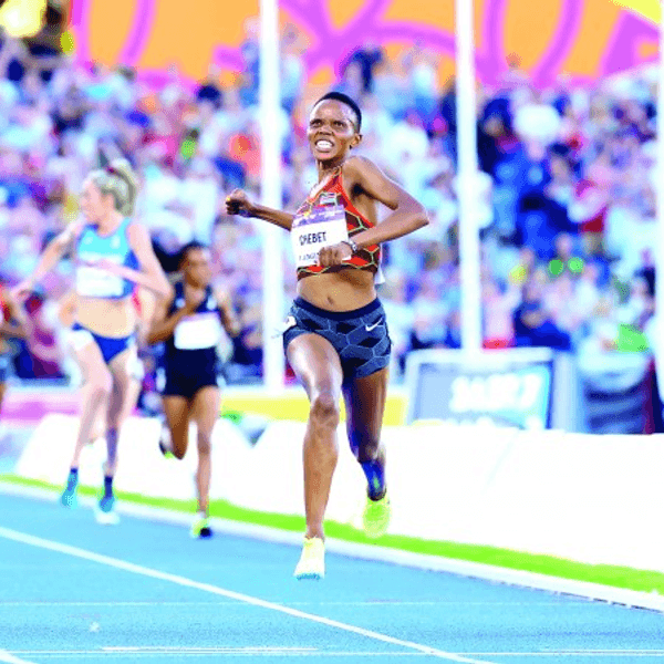 “Exploits Athlétiques à la Cursa dels Nassos : Béatrice Chebet Brise le Record Mondial Féminin du 5 km à Barcelone”